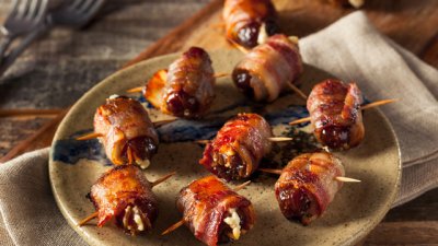 Пълнени фурми със сирене, завити в бекон