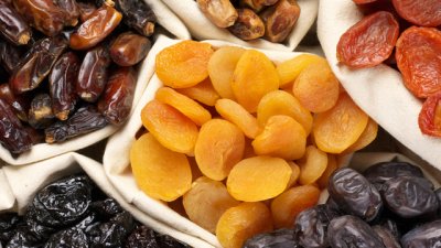 Сушени или пресни плодове – кои са по-добри за отслабване? 