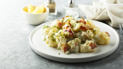Картофена салата с бекон и майонеза 