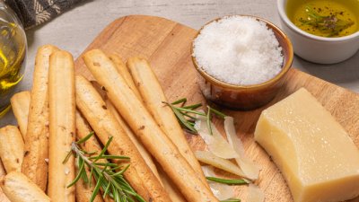 Гризини с пармезан и масло