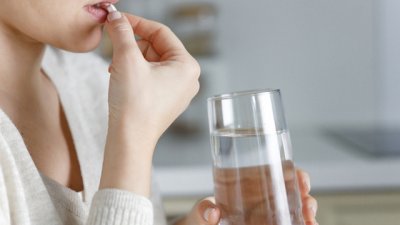 Защо поглъщането на хапче без вода може да е опасно?