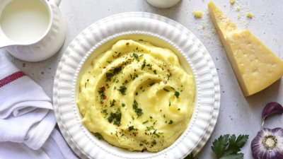 Картофено пюре с масло и сирене