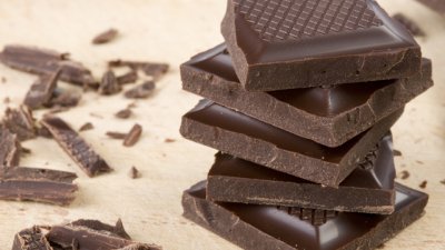 Тъмен шоколад за кожа като коприна