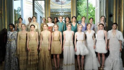 Алберта Ферети с аристократична колекция за лятото на 2016