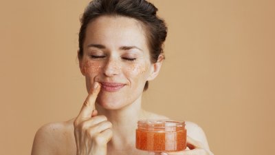 Скраб за меки устни през зимата