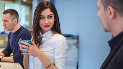 Защо някои са по-добри във флирта