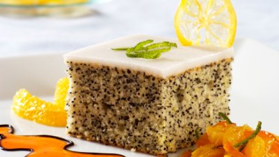 Кекс с маково семе и сироп от прясно мляко