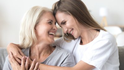 Какво се случва в тялото, когато ви прегърнат? 