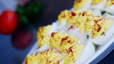 Пълнени яйца с бекон и чедър