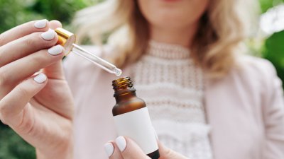 Домашен серум за суха кожа през студените месеци 