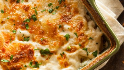 Запечени котлети с картофи и кашкавал