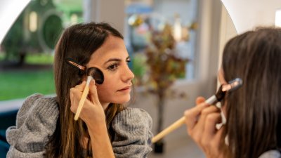 Кои козметични продукти да изхвърлите още сега