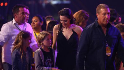 Дъщерята на Брад Пит Шайло пропусна рождения му ден