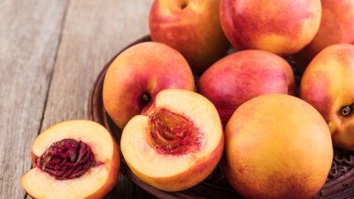 Какво се случва с тялото, ако ядете прасковата с обелката? 