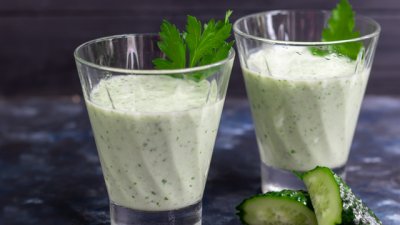 Детоксикиращо смути с кефир и краставица 