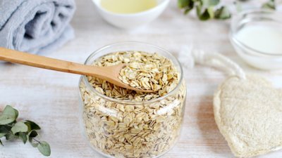 Защо ваната с овесени ядки е полезна за кожата и здравето 