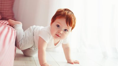 Кога бебето е готово да започне да пълзи 