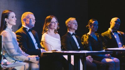 Поетите Live излизат на сцената в зала 1 на НДК