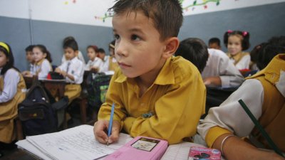 Учат учениците, че секс без любов е като ходене до тоалетната