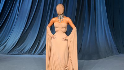 Скандална или гениална? Истината зад телесната маска на Ким Кардашян