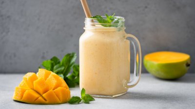 Лятно смути с манго 