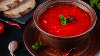 Супа борш с пилешко 