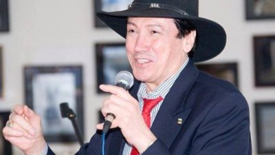 Почина Бисер Киров