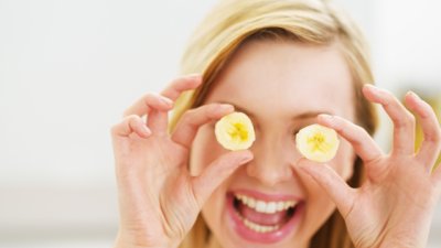 Храни, които да сложите на клепачите вместо краставици