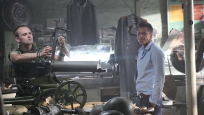 Богат плейбой се превръща в най-добрият полицай в „Роден със сребърна лъжичка“