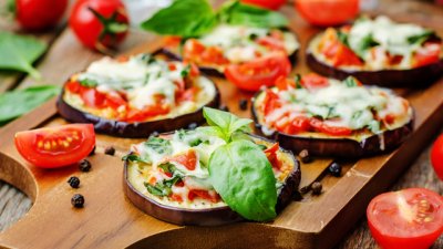 Минипици с патладжан и моцарела 