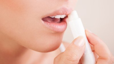 Различни употреби на балсама за устни 
