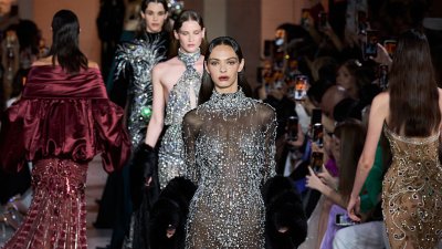 Ефирни материи и блясък от Zuhair Murad за есен/зима 2025–2026 (+Снимки)