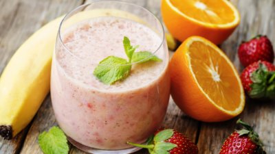 Смути с ягоди, портокал и банан