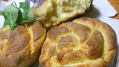 Козуначени питки с кисело мляко и локум