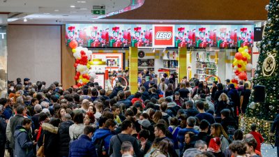 Първият официален LEGO магазин в България отвори врати при огромен интерес
