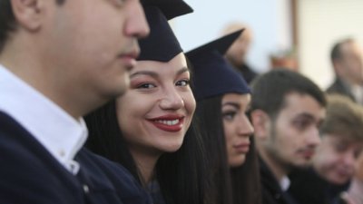 На тържествена церемония бяха раздадени дипломите на 14-ия випуск на ВУЗФ