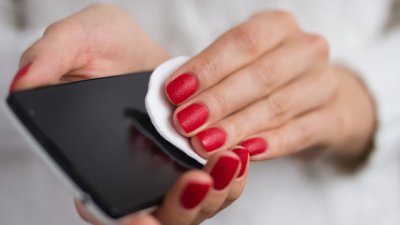 Как да дезинфекцирате телефона си без да го повредите? 