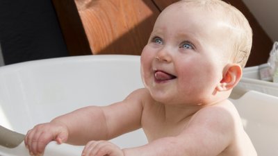 Какво да правите, ако бебето ви мрази къпането? 
