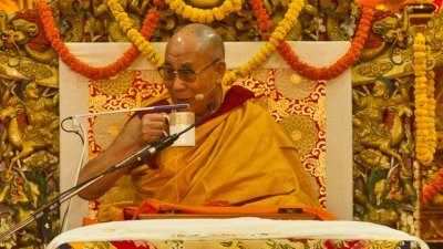 10 лоши навика според Далай Лама, които крадат от енергията ни