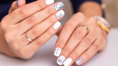 Как сребристото и златистото правят маникюра ни по-изискан