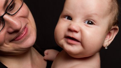 Кога и как е най-добре да пробиете ушите на детето?