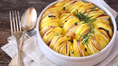 Картофи "Слънце" с лук и розмарин