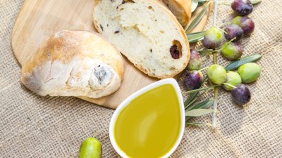 Маслинов хляб