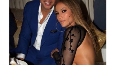 Дженифър Лопес секси и без бельо на рождения си ден