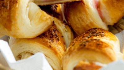 Кроасани с шунка и кашкавал