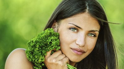 Без акне, бръчки и косопад, благодарение на магданоза