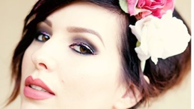 Фин блясък и кадифени цветове в грима за Свети Валентин