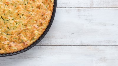 Киш без тесто с тиквички, праз и спанак