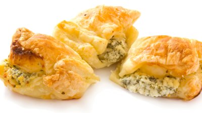 Бутербанички със синьо сирене и масло 