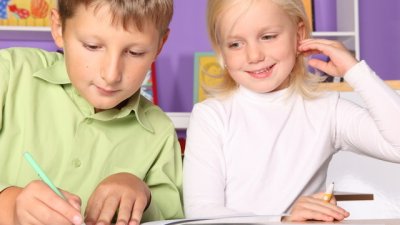 Момчетата и момичетата имат различно отношение към четенето